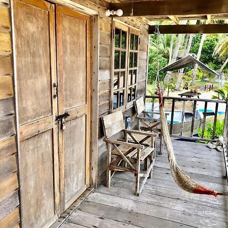 Beachfront Hut Downstairs Astra - Beach Shack Chalet Kampong Juara ภายนอก รูปภาพ