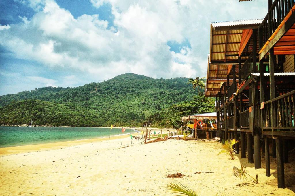 Beachfront Hut Downstairs Astra - Beach Shack Chalet Kampong Juara ภายนอก รูปภาพ