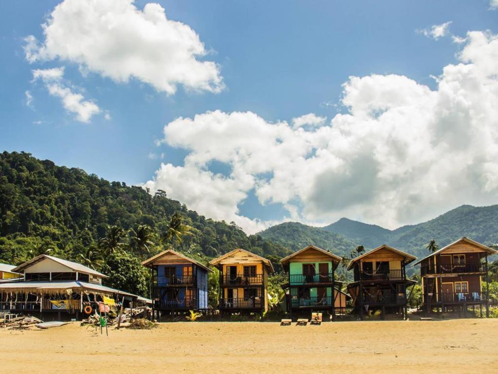 Beachfront Hut Downstairs Astra - Beach Shack Chalet Kampong Juara ภายนอก รูปภาพ
