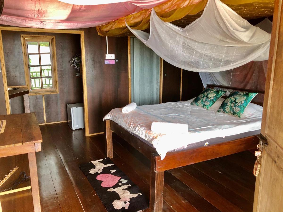 Beachfront Hut Downstairs Astra - Beach Shack Chalet Kampong Juara ภายนอก รูปภาพ